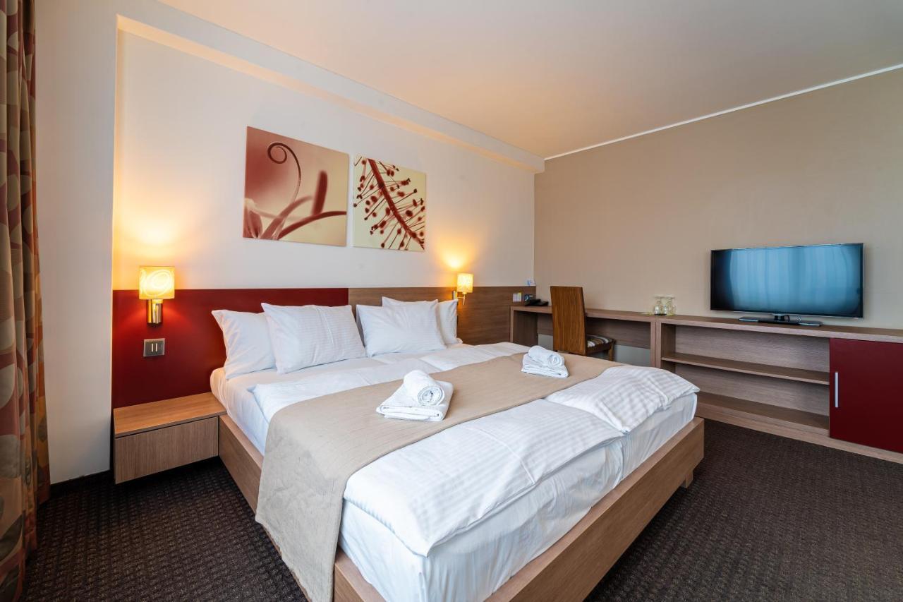Hotel Ali Baba Humenné Dış mekan fotoğraf
