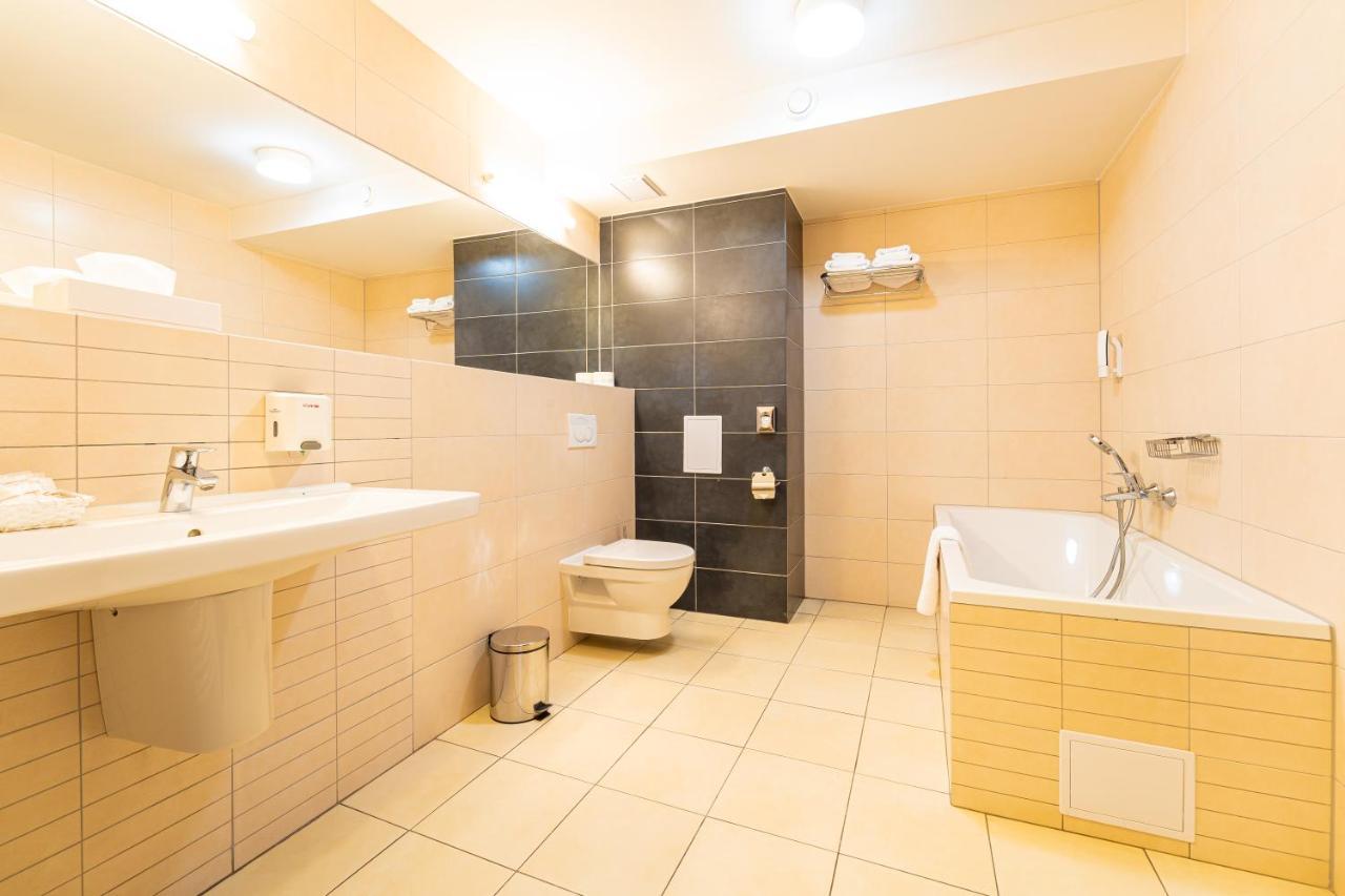 Hotel Ali Baba Humenné Dış mekan fotoğraf